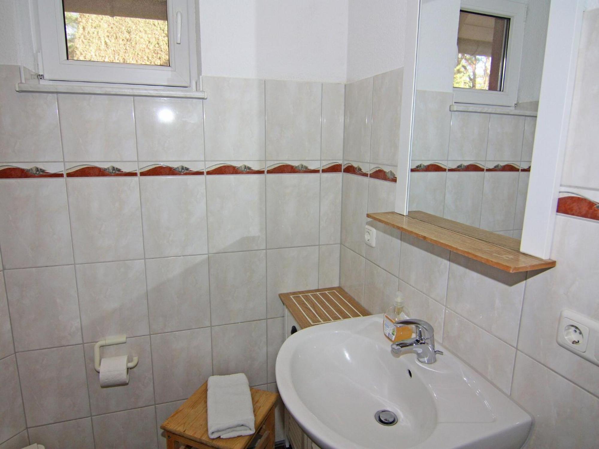 Inviting Holiday Home With Garden ทรัสเซนไฮเดอ ภายนอก รูปภาพ