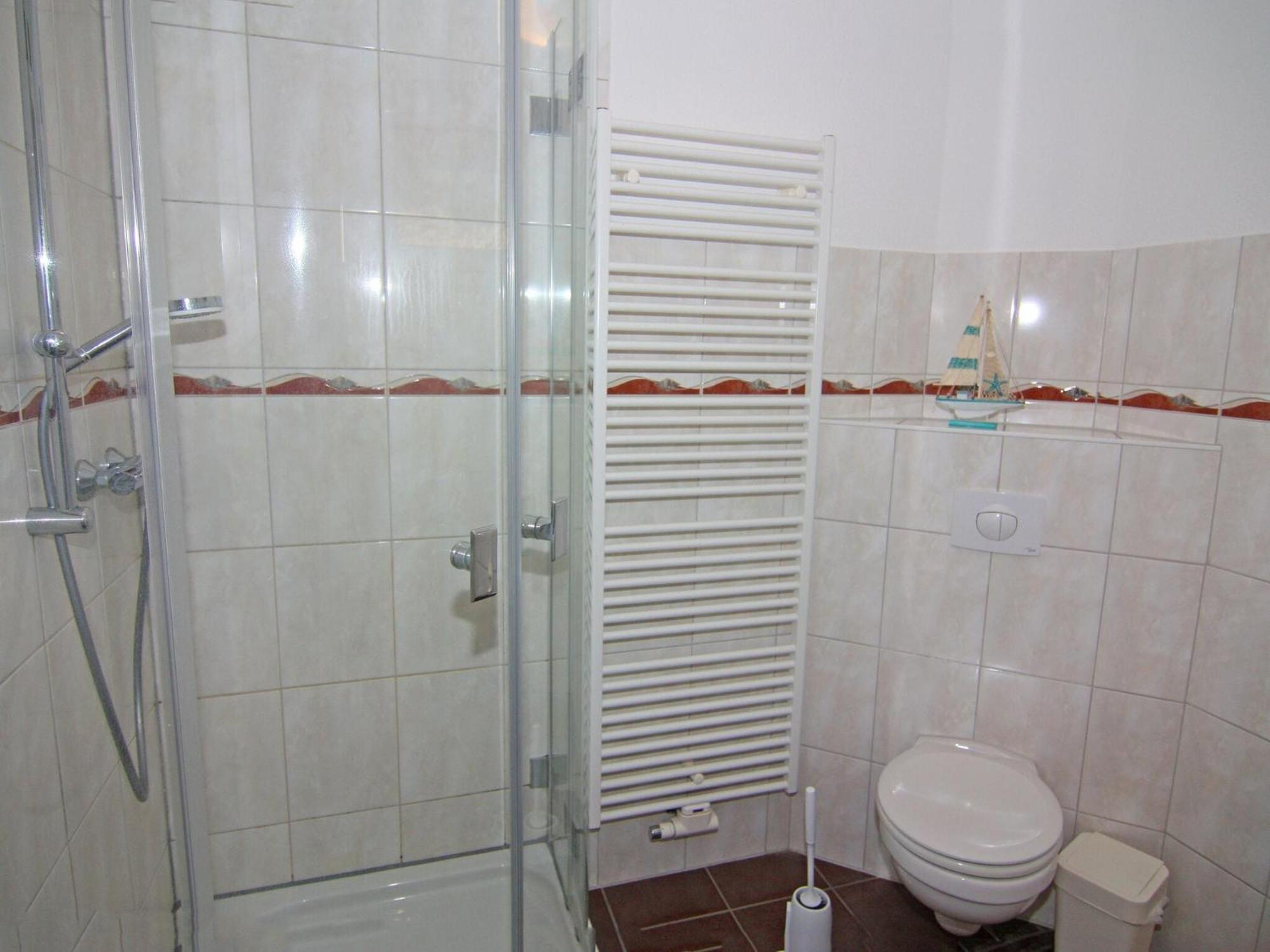 Inviting Holiday Home With Garden ทรัสเซนไฮเดอ ภายนอก รูปภาพ